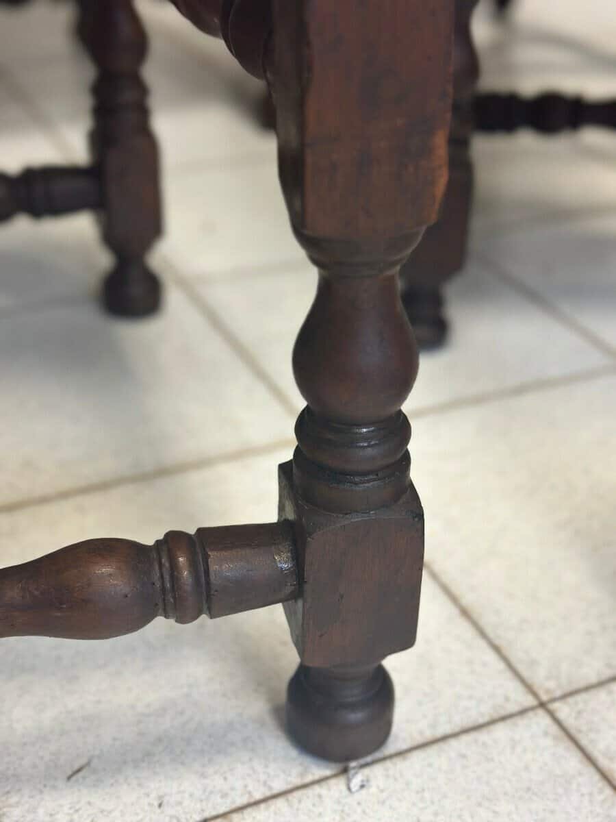 Group Of Six Walnut Reel Chairs. 18th Century - JAA