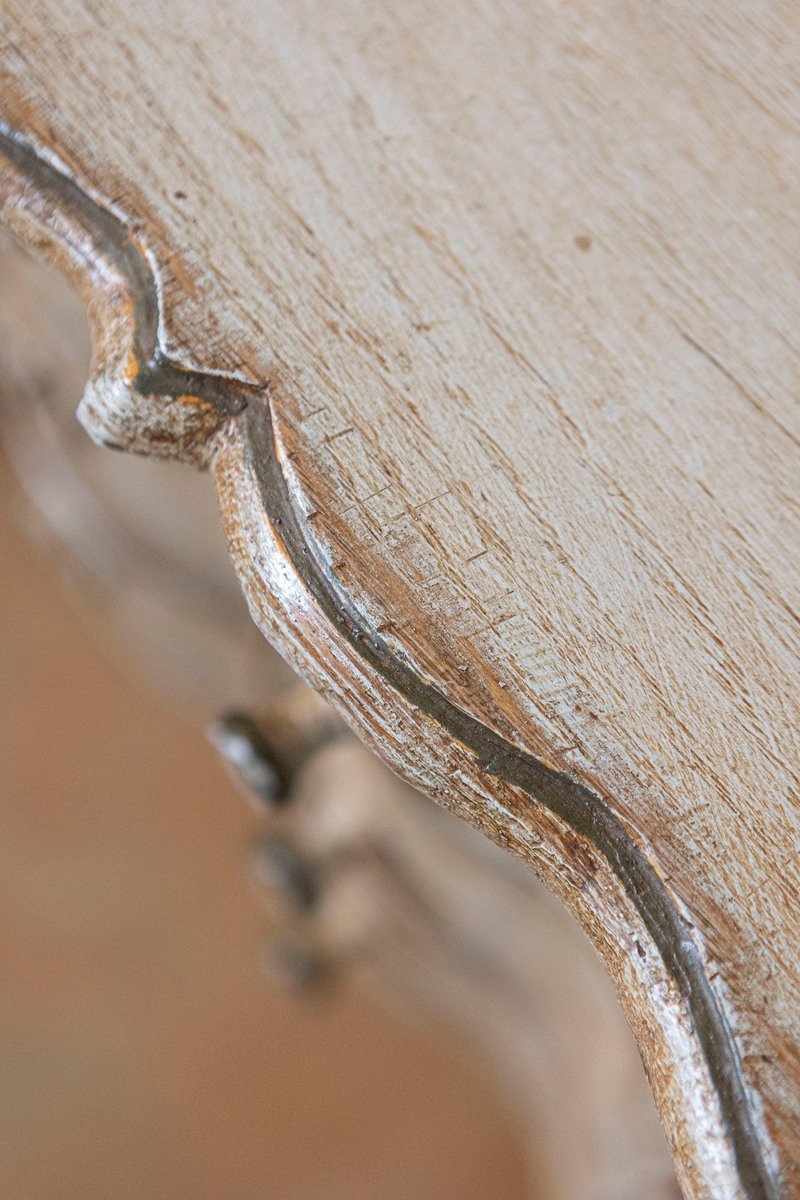 French 1880s Rococo Style Three-Drawer Bedside Chest with Serpentine Front - JAA