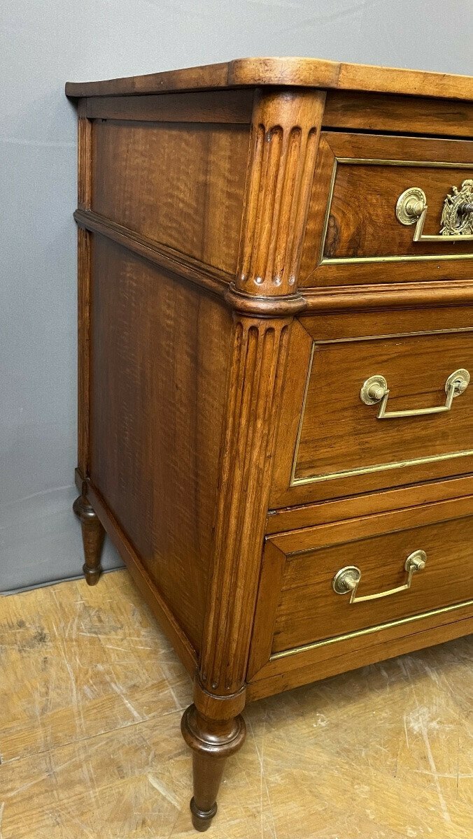 Louis XVI Walnut Chest Of Drawers Circa 1790 - JAA
