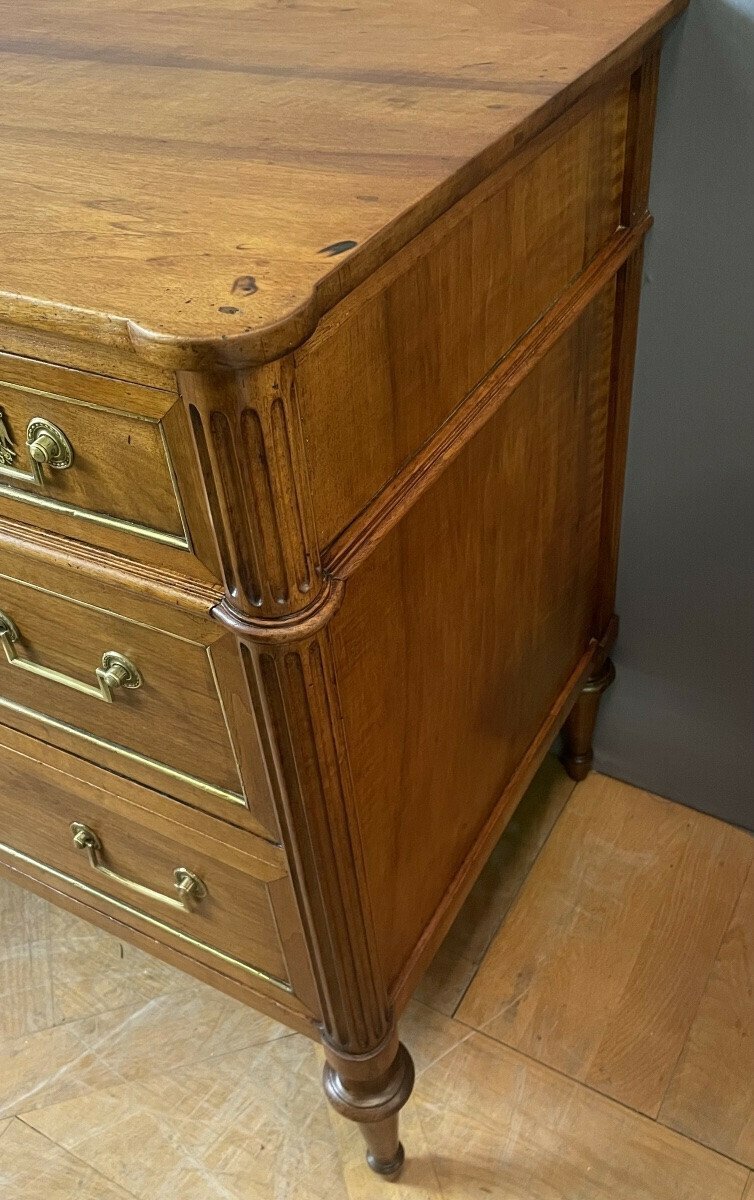 Louis XVI Walnut Chest Of Drawers Circa 1790 - JAA