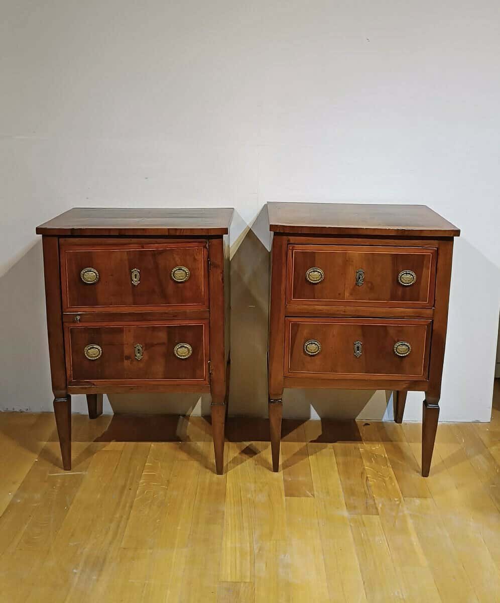 Second Half Of The 18th Century Pair Of Louis XVI Bedside Tables - JAA