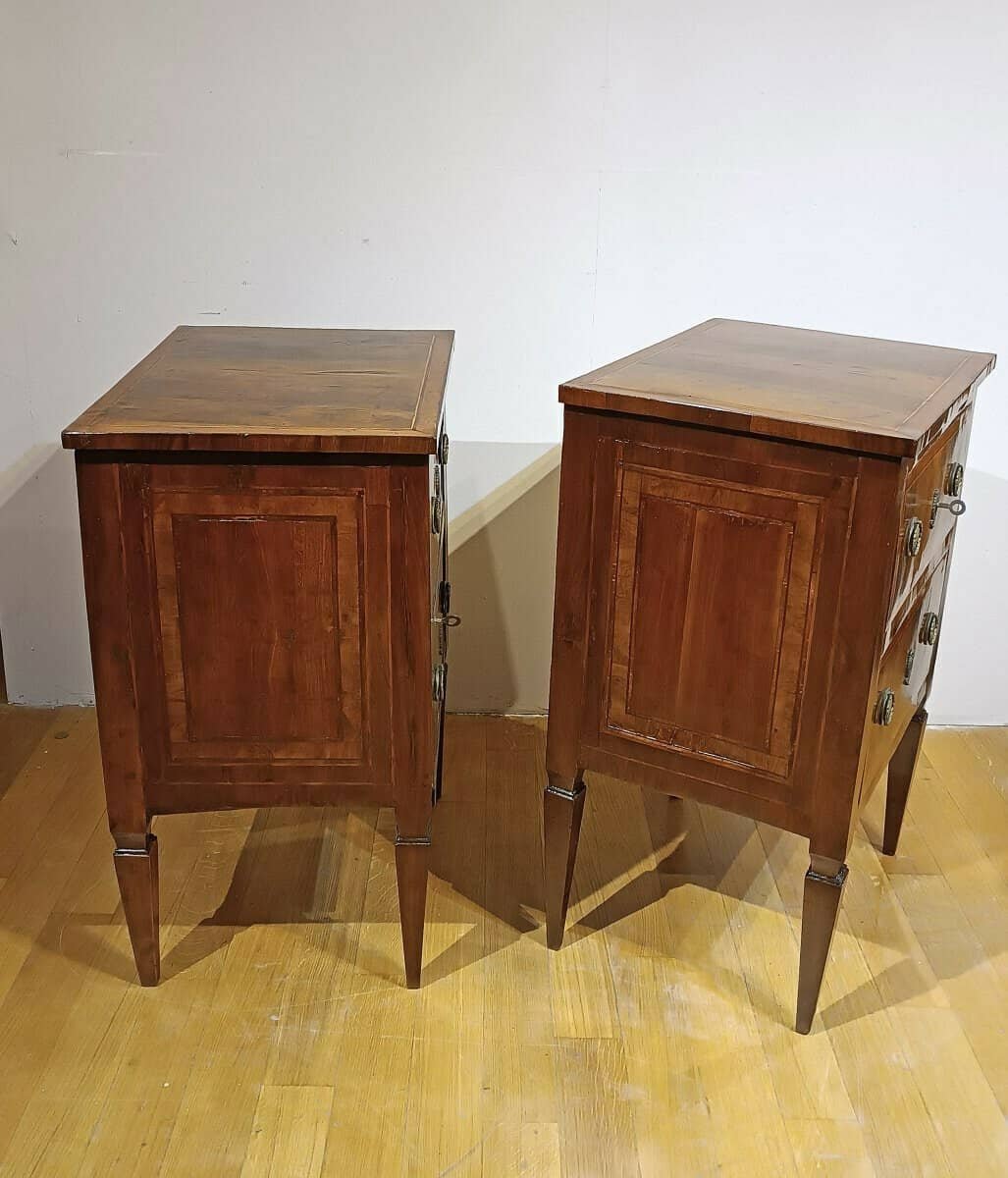 Second Half Of The 18th Century Pair Of Louis XVI Bedside Tables - JAA