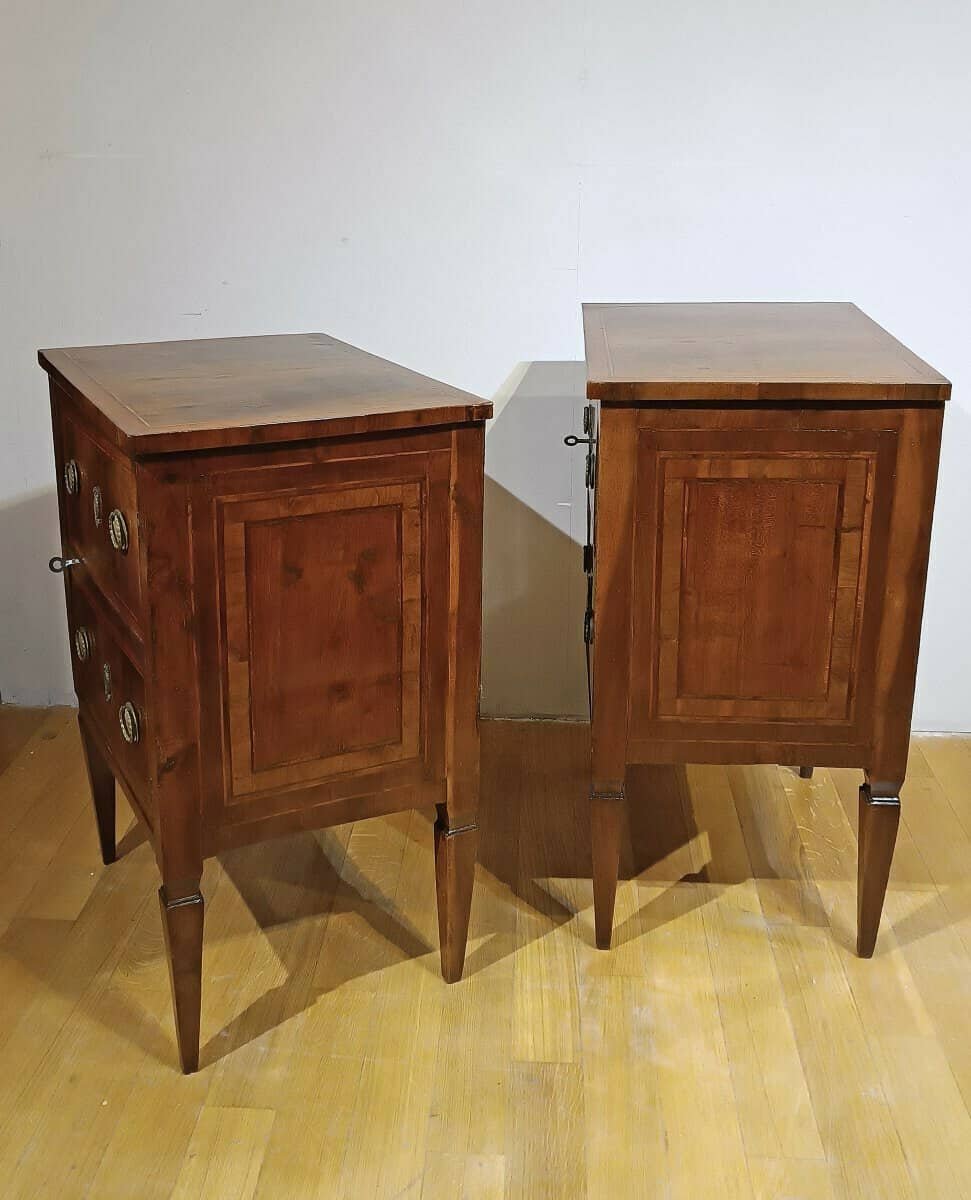Second Half Of The 18th Century Pair Of Louis XVI Bedside Tables - JAA