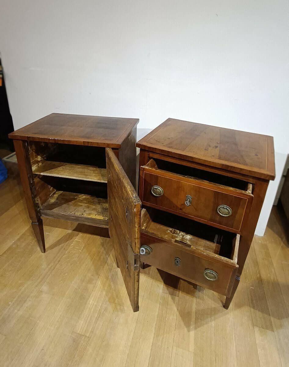 Second Half Of The 18th Century Pair Of Louis XVI Bedside Tables - JAA