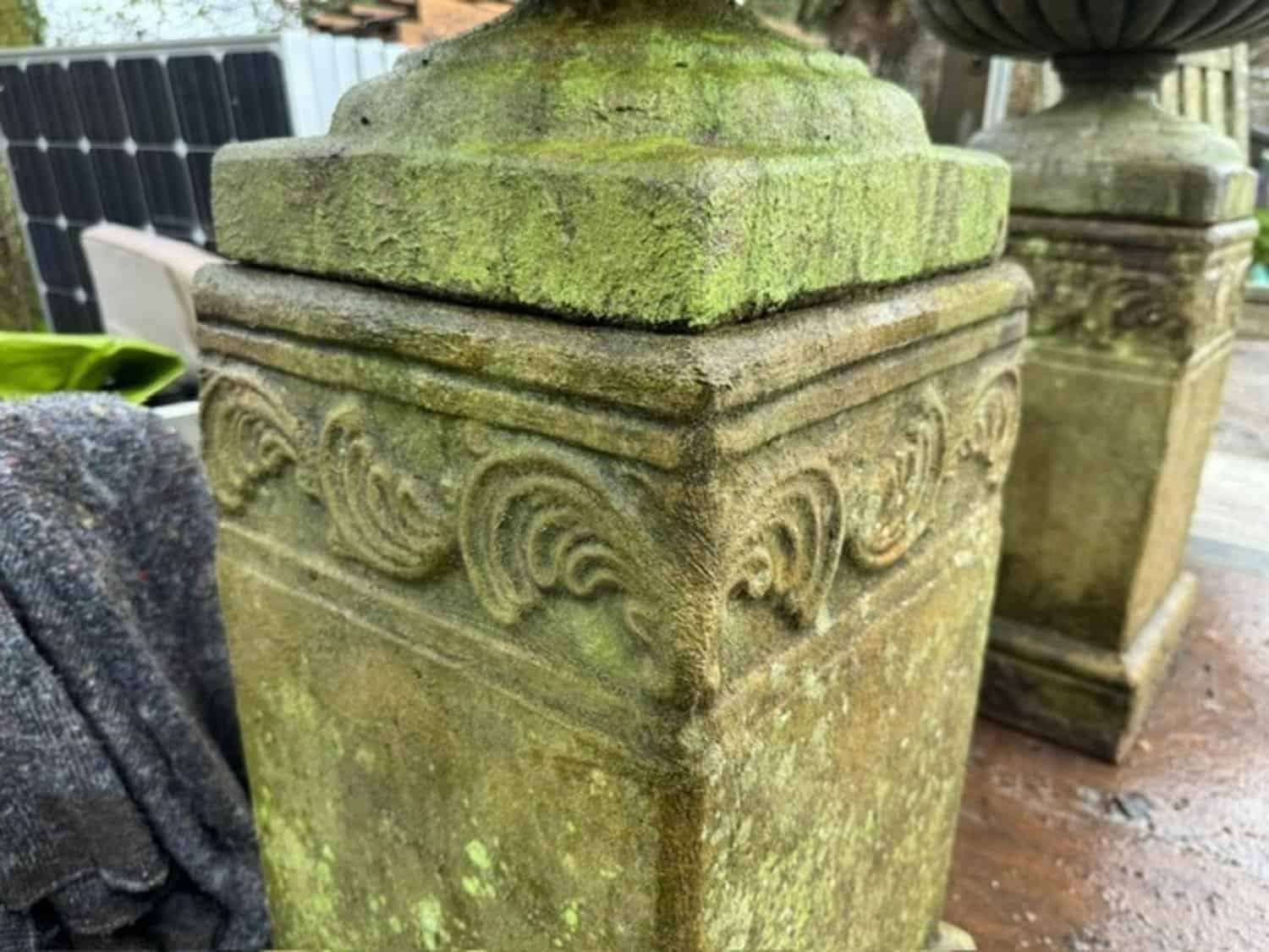 Four cast stone urns and pedestals late 20th century - JAA