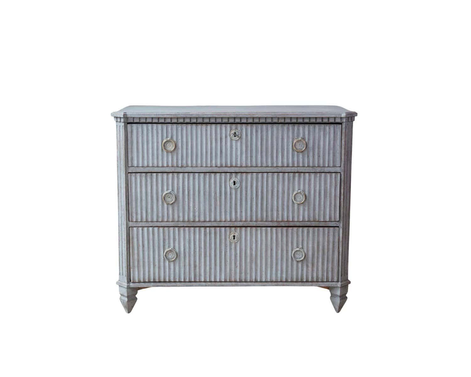 Gustavian-style chest of drawers, ref. 25106 Age ca: 1880-1890
