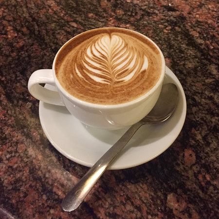 From Capitol Hill to Fremont, follow my firsthand journey tasting vanilla lattes at the best coffee shops in Seattle. Real reviews, personal picks, and café vibes you’ll love.