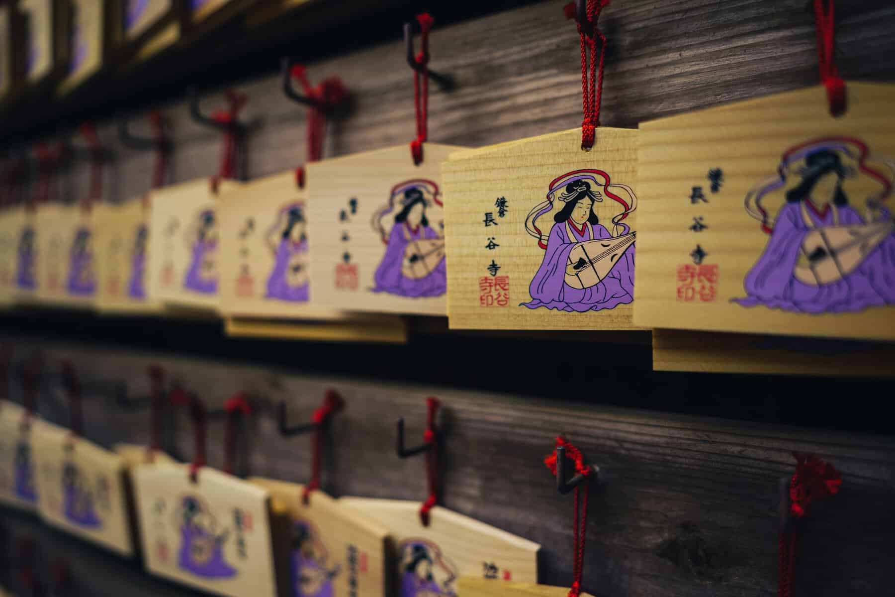 日本神社木製祈願牌，合格御守與考試祈願文章特色圖片