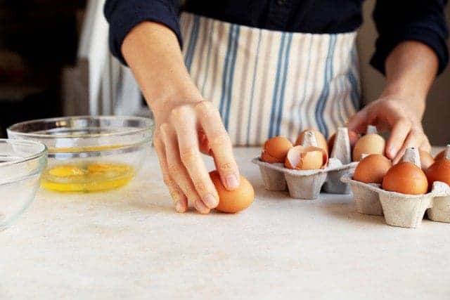 How To Crack and Separate An Egg