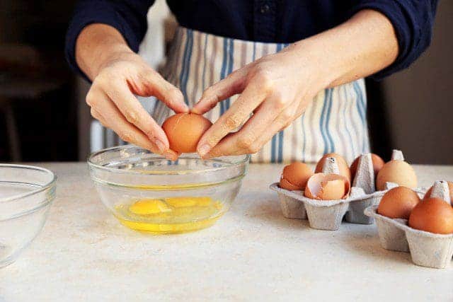How To Crack and Separate An Egg
