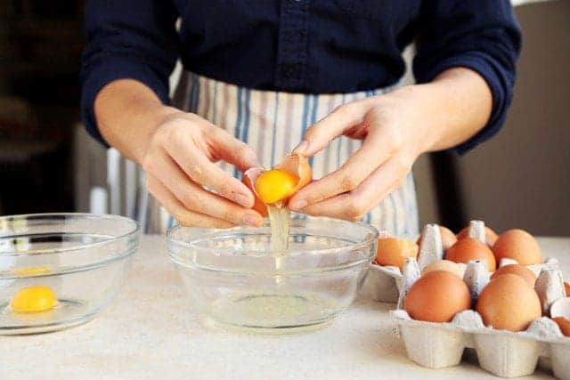 How To Crack and Separate An Egg