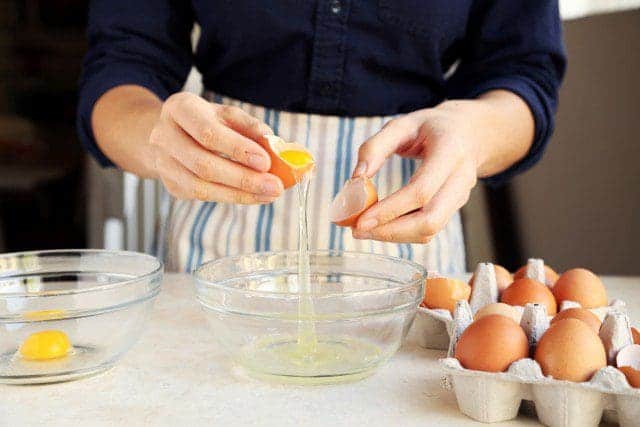 How To Crack and Separate An Egg