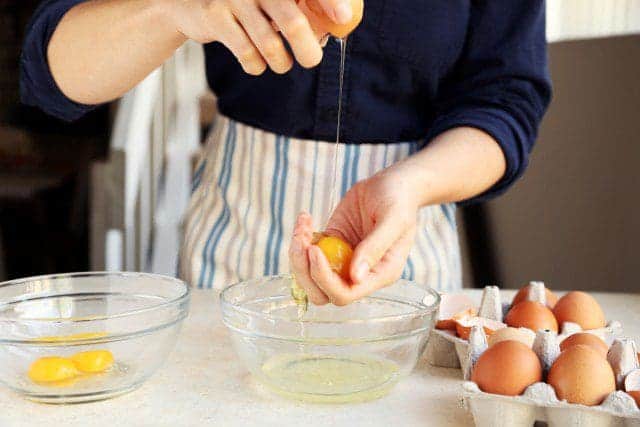 How To Crack and Separate An Egg
