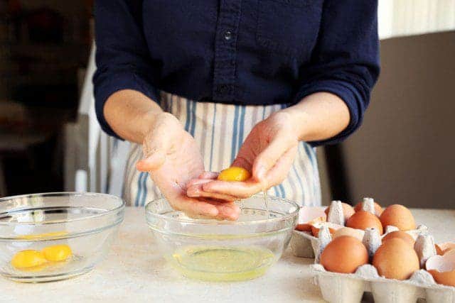 How To Crack and Separate An Egg