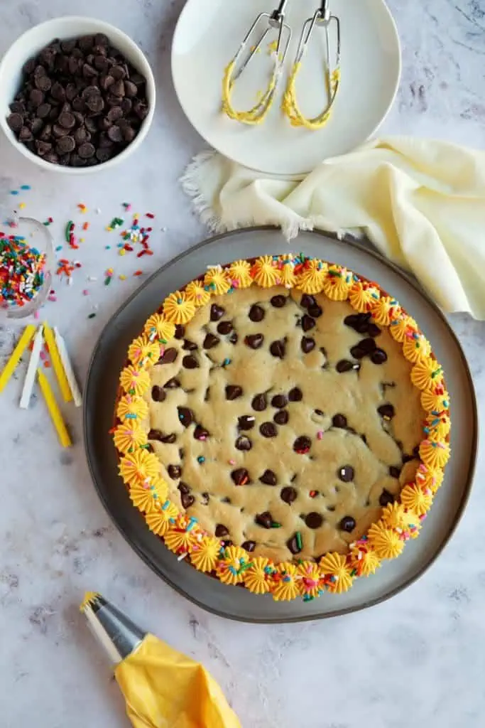 Yellow border around edge of cookie cake recipe.
