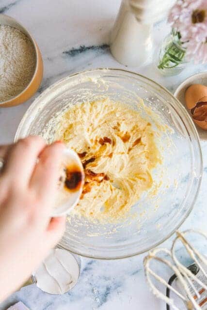 adding vanilla into lemon cake recipe