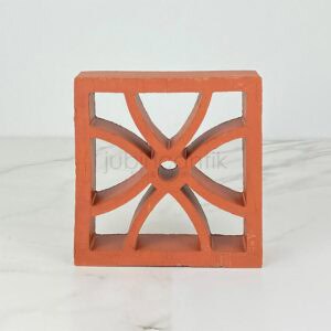 DELLA - BREEZE BLOCK