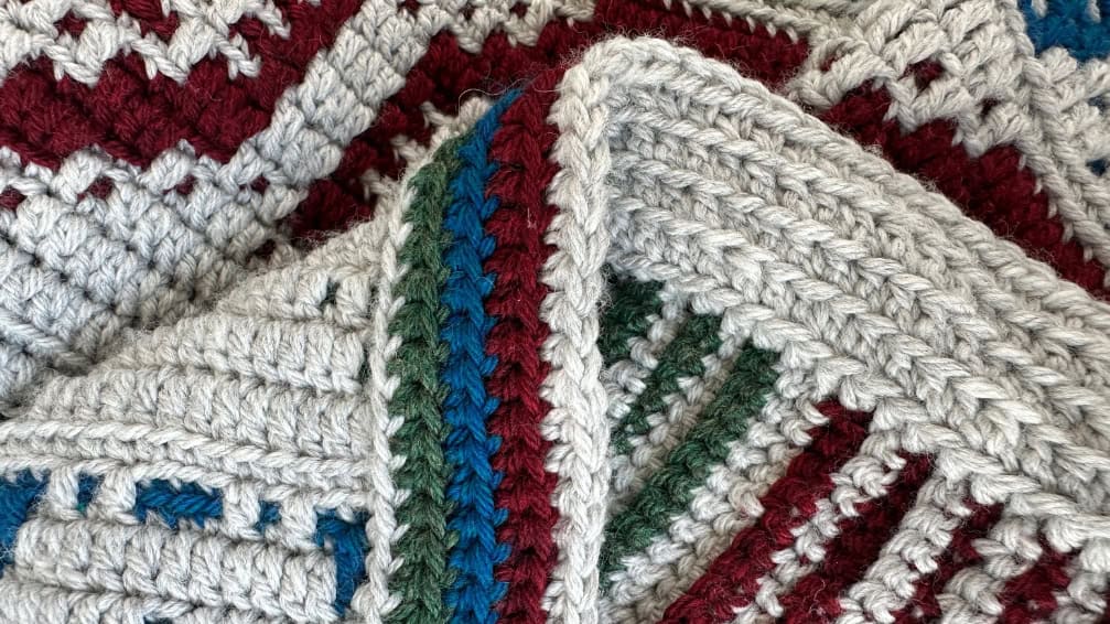 Crochet Envelope Border for the Christmas in July Blanket