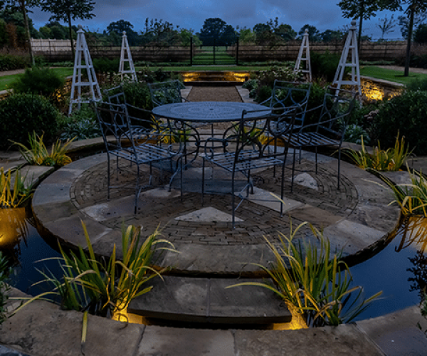 Chesham-house-outdoor-water-lighting-640x480-1