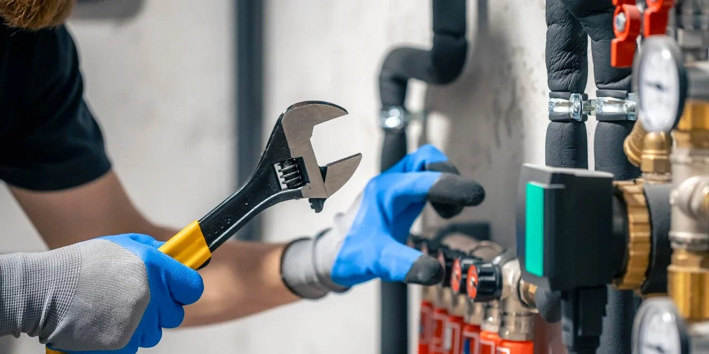 Plumber-Fixing-Plumbing-Issues