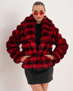 Trodimenzionalna bunda nude kratka bordo