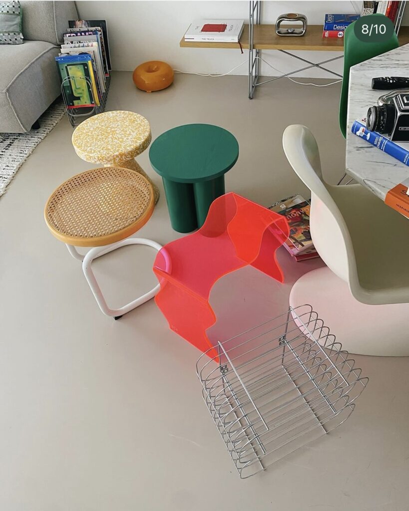 Creatieve zithoeken en meubels in een modern interieur.