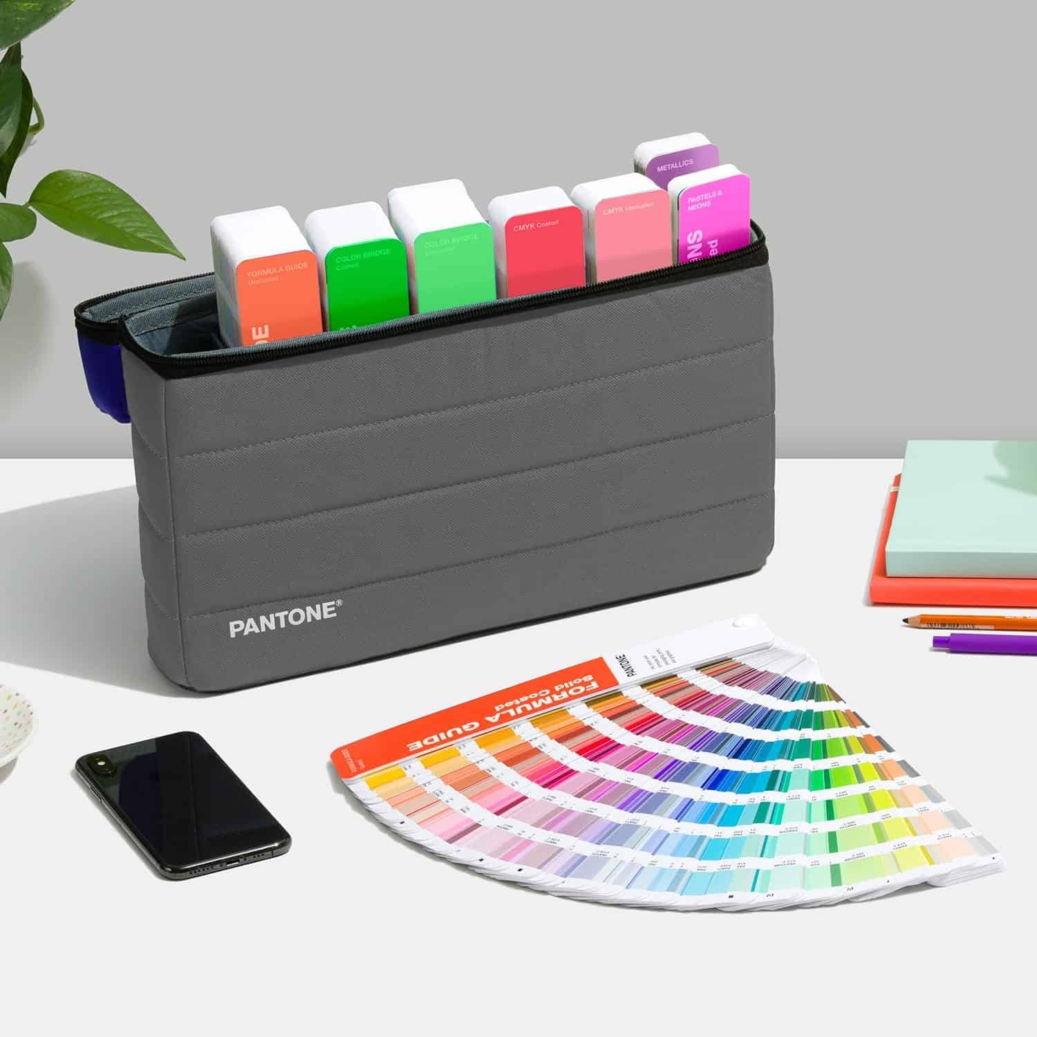 Pantone Portable Guide Studio GPG304B By Kolorguide
