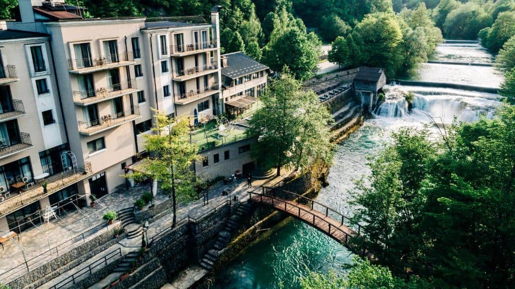 Hotel Kostelski Buk Bihać uz vodopade rijeke Une