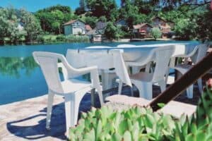 "Kuća za odmor Šušnjar Ripač s pogledom na rijeku, terasom i modernim sadržajima."
