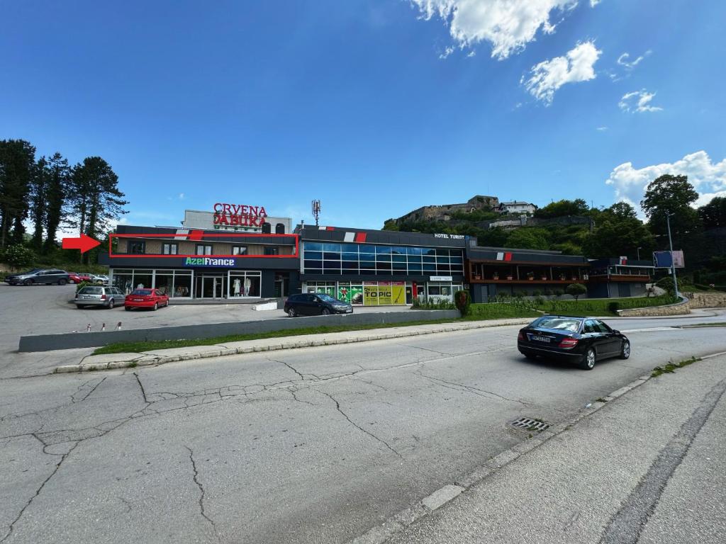Hotel Turist 98 Jajce smještaj u centru Jajca s pogledom na tvrđavu i besplatnim parkingom