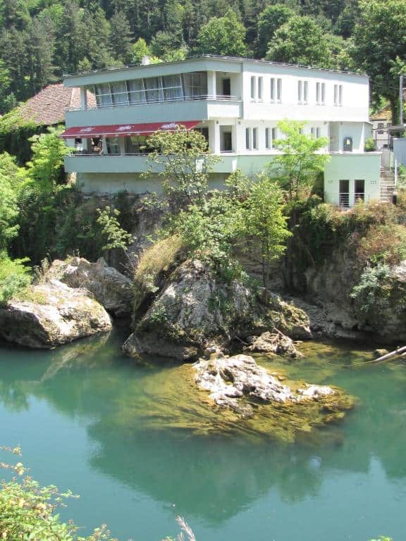 Motel Kobilj uz rijeku s predivnim prirodnim okruženjem
