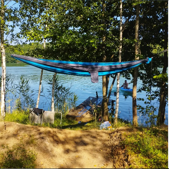 Jezero Blatnjak u Busnovima, okruženo planinama i zelenilom, pravi je raj za ljubitelje prirode.