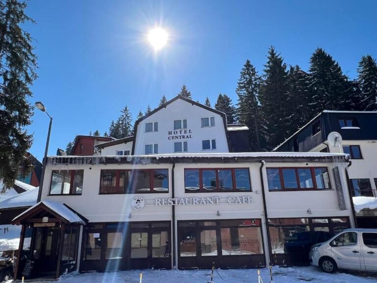 Hotel Central Vlašić zimski ambijent s restoranom i cafe barom na planini Vlašić