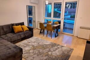 586892557Premier Apartman