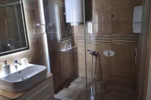 587312238Premier Apartman