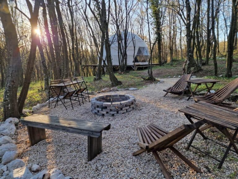 Glamping Zen u srcu šume, opremljeno mjesto za odmor i uživanje u prirodi