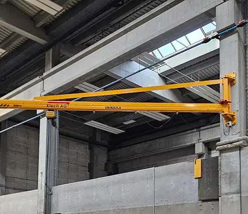 Industriekran in einer Fabrikhalle für Kran mieten schweiz, Kran reperatur, Industriekran.