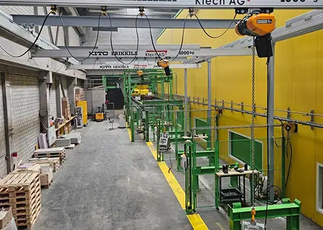 Industriekran in Werkhalle für Kran mieten schweiz, Kran reperatur, Industriekran.