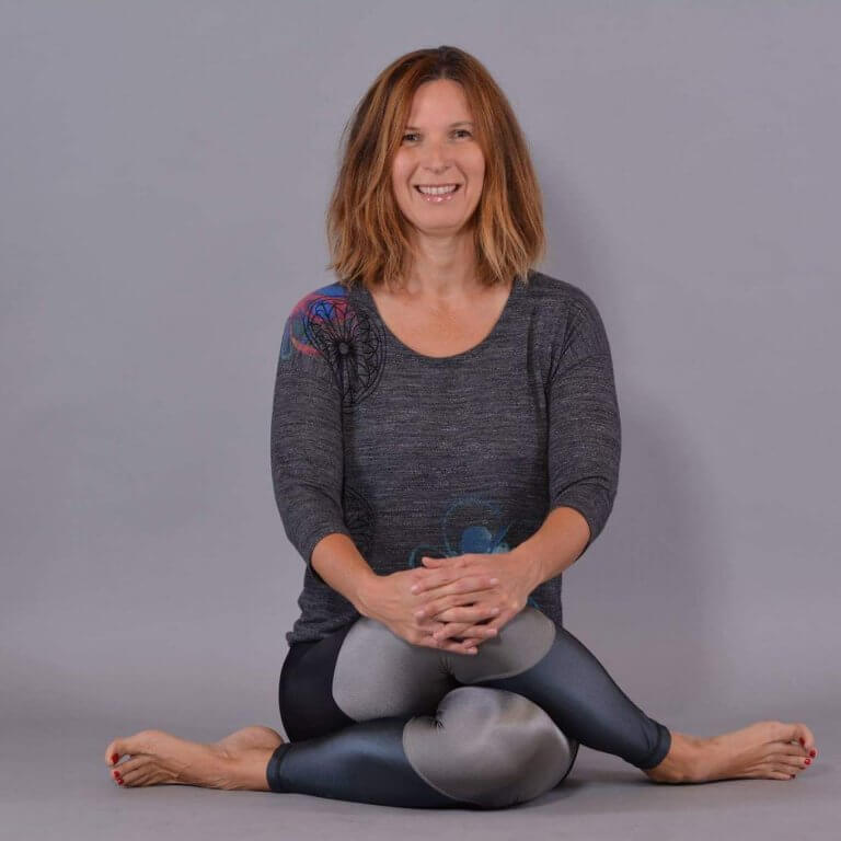 Hatha jóga segédeszközökkel