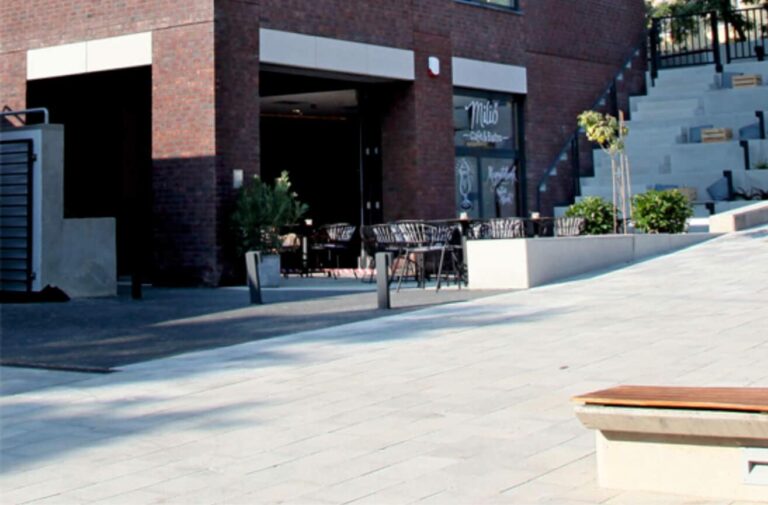 Szalon előtti terasz