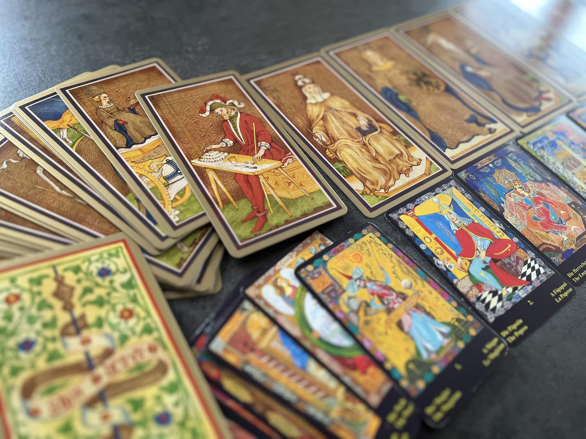 Tarot-illusztrációk – Kártyavetés és művészet