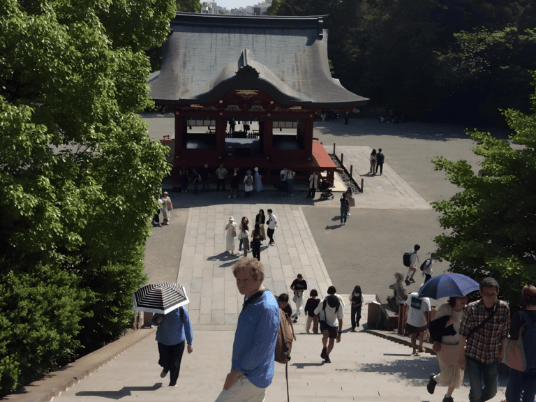 Hangok szárnyán a Föld körül