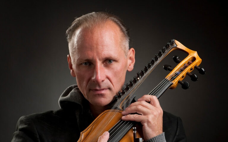 Hangok szárnyán a Föld körül