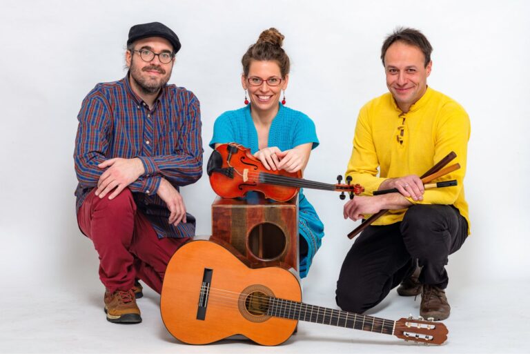 Lóca együttes – Itt a farsang áll a bál…