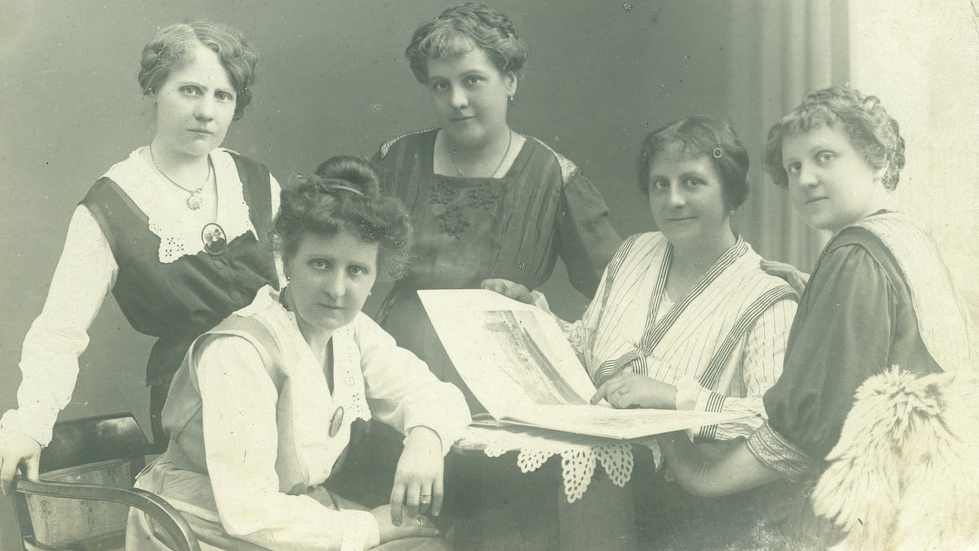 Önképzőkör — könyvképzőkör