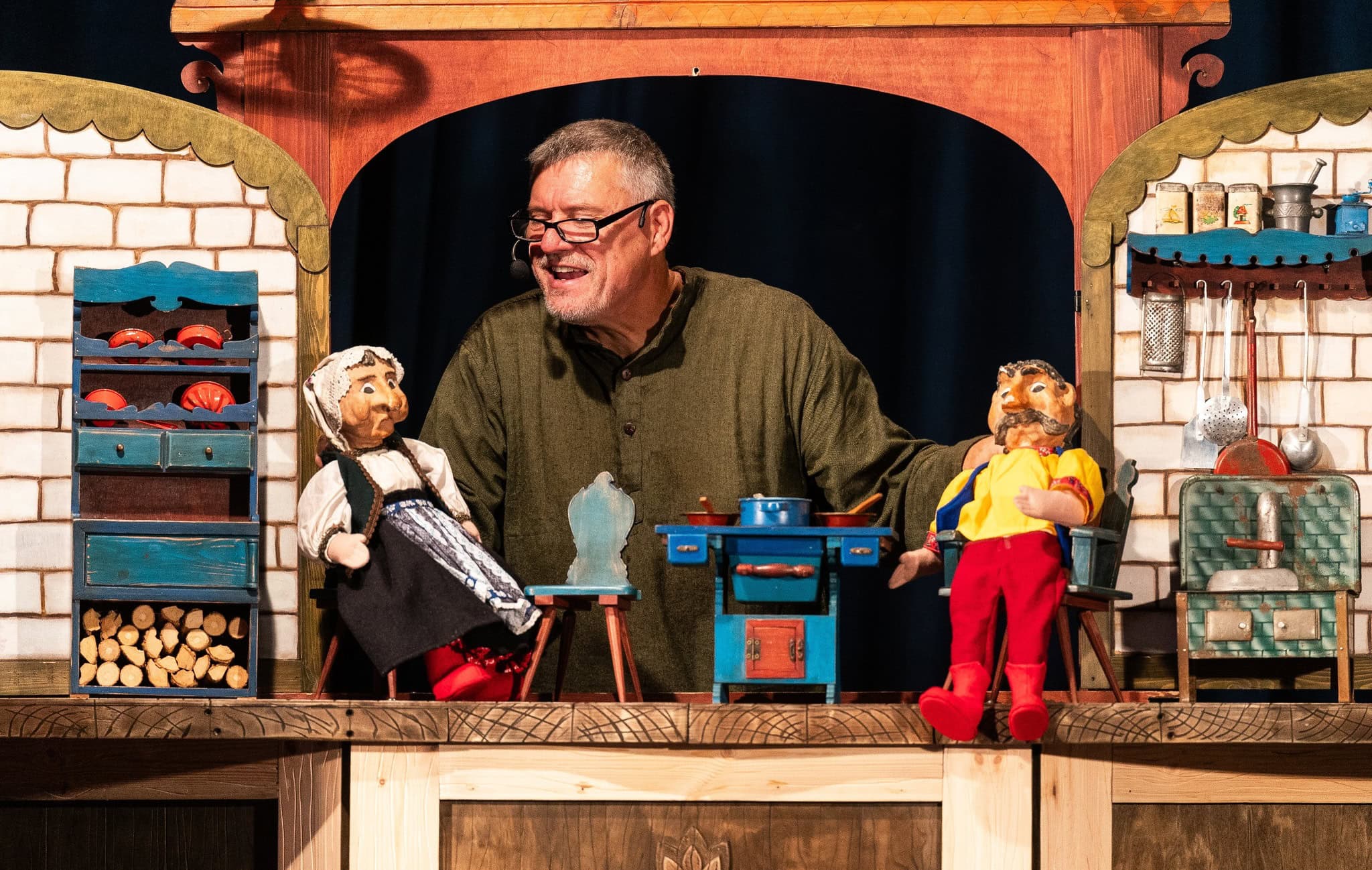 Terülj-terülj asztalka a Kalamajka Bábszínház előadásában