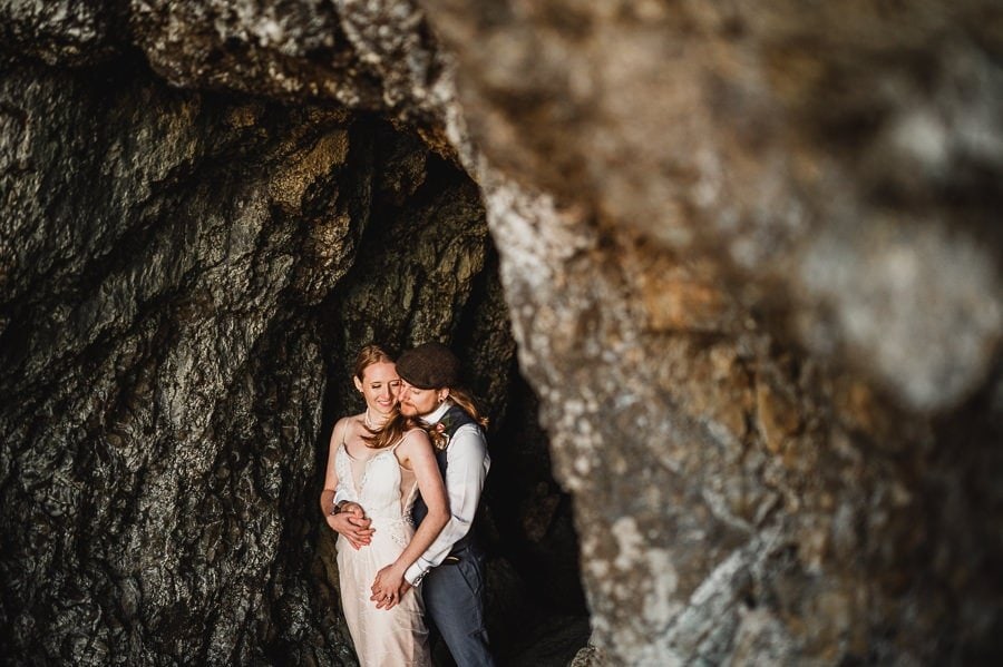This image has an empty alt attribute; its file name is Tunnel-Beach-Oregon-Coast-Elopement-Photography-087.jpg