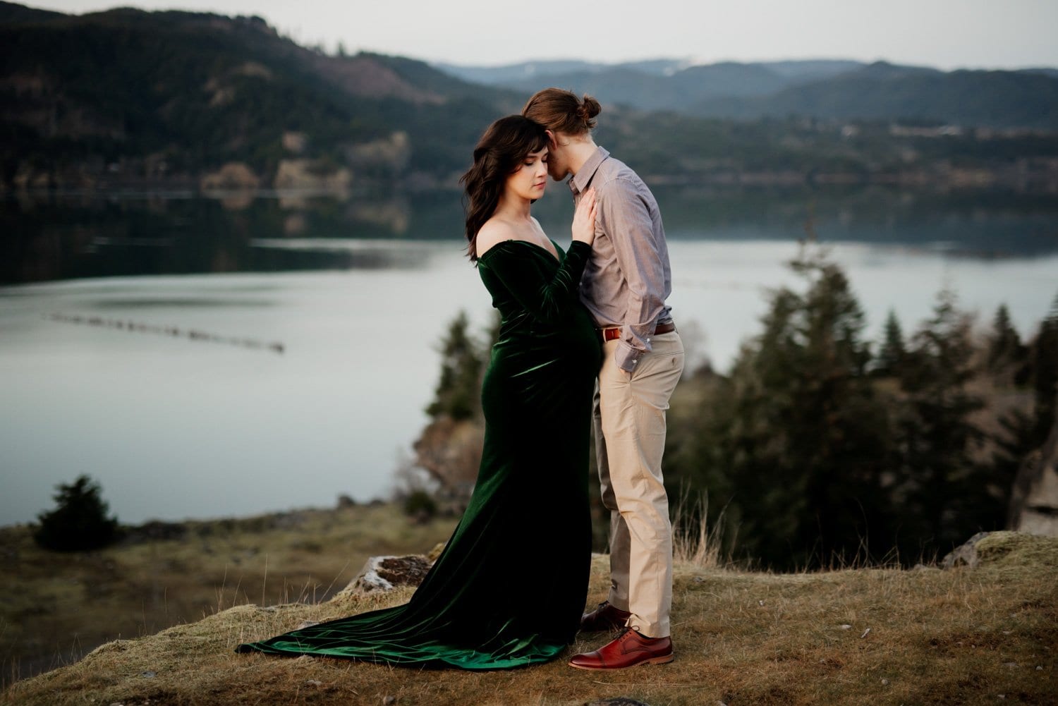 Columbia River Gorge Sunset Maternity Session
