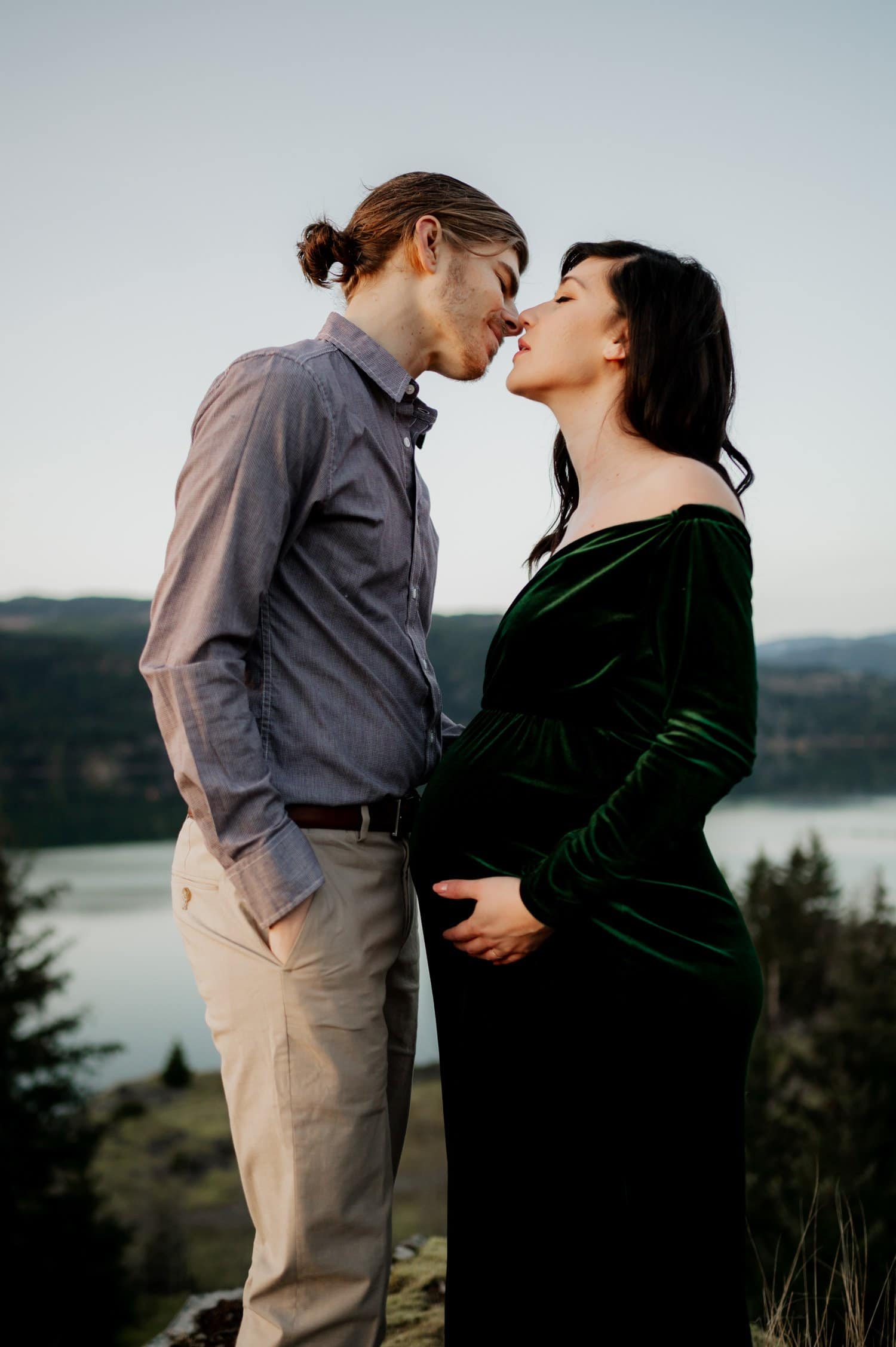 Columbia River Gorge Sunset Maternity Session