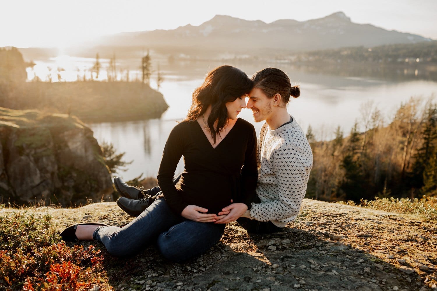 Columbia River Gorge Sunset Maternity Session